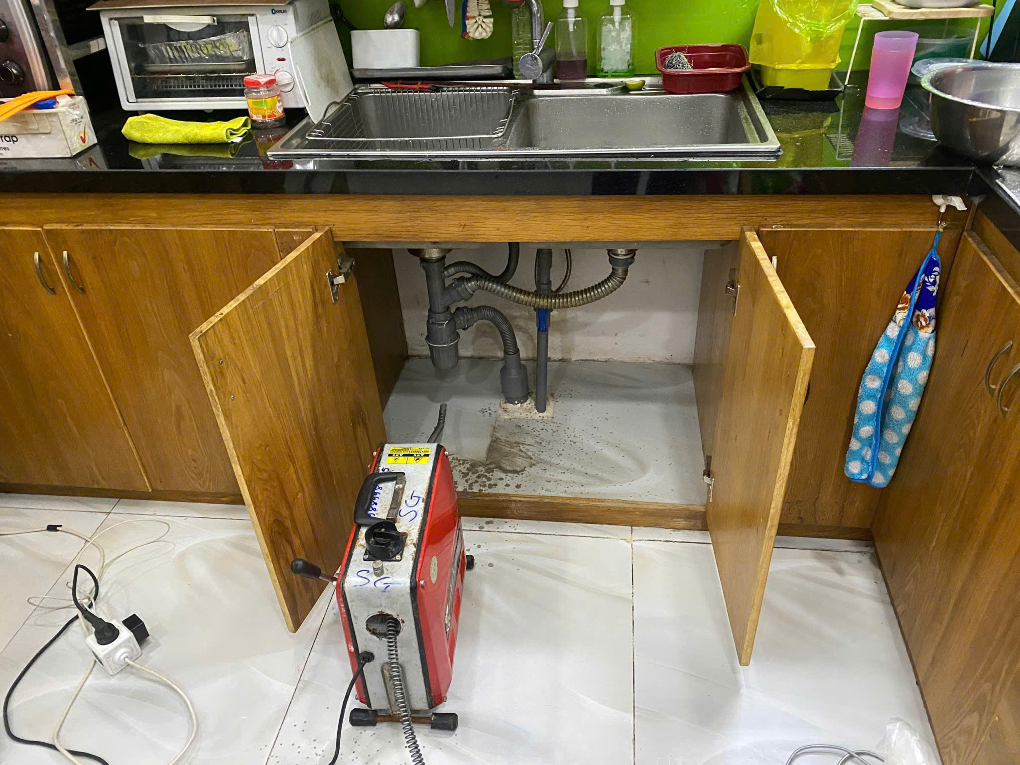 Máy lò xo hiện đại thông bồn rửa chén